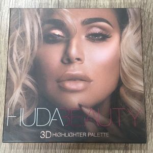 Huda Beauty 3D Highlighter Palette